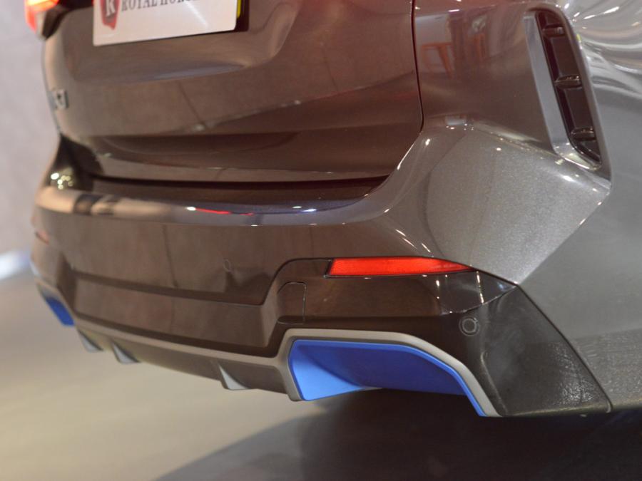 IX3 M SPORT EDITION G08 - Image 7