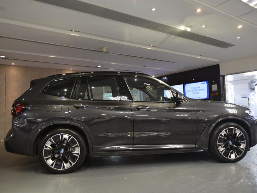 IX3 M SPORT EDITION G08 - Image 23