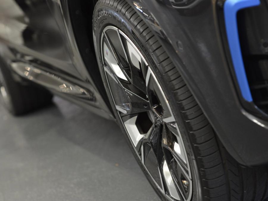 IX3 M SPORT EDITION G08 - Image 29
