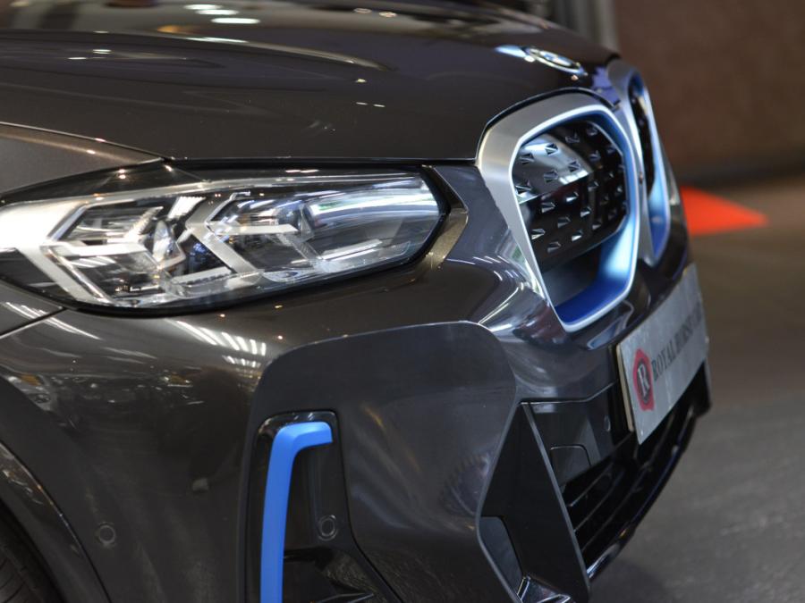 IX3 M SPORT EDITION G08 - Image 4