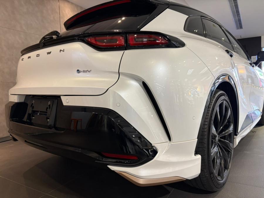 CROWN SPORT Z HEV MODELLISTA - Image 11