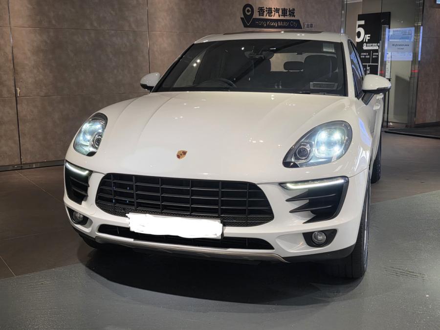 PORSCHE MACAN