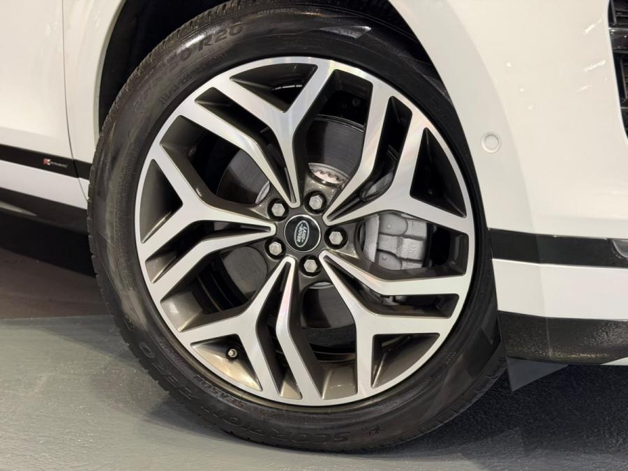 RR EVOQUE P250 R-dyn HSE - Image 4