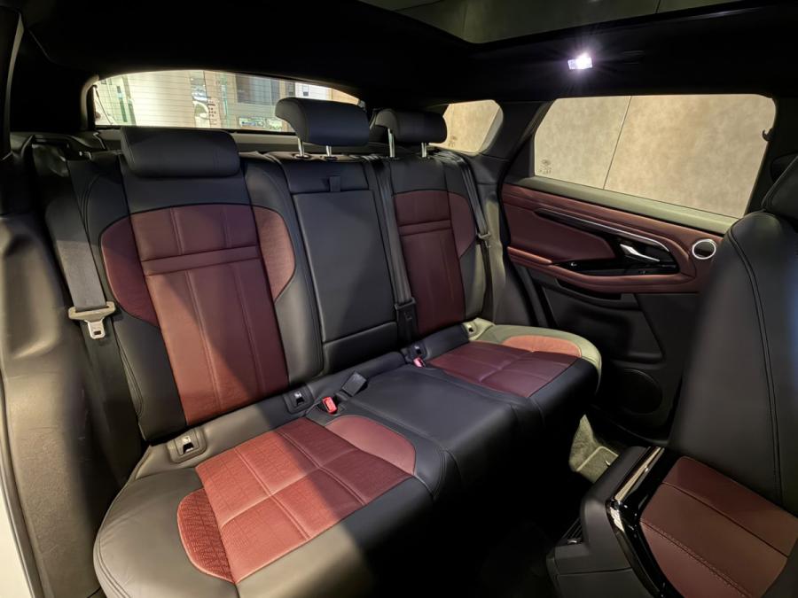 RR EVOQUE P250 R-dyn HSE - Image 9