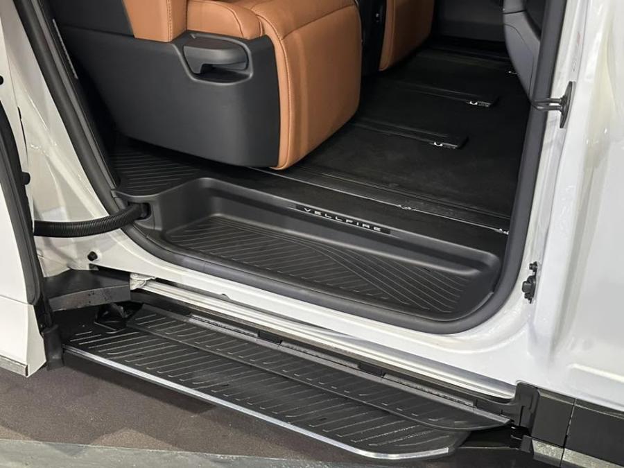 VELLFIRE 2.4T Z PREMIUM - Image 8