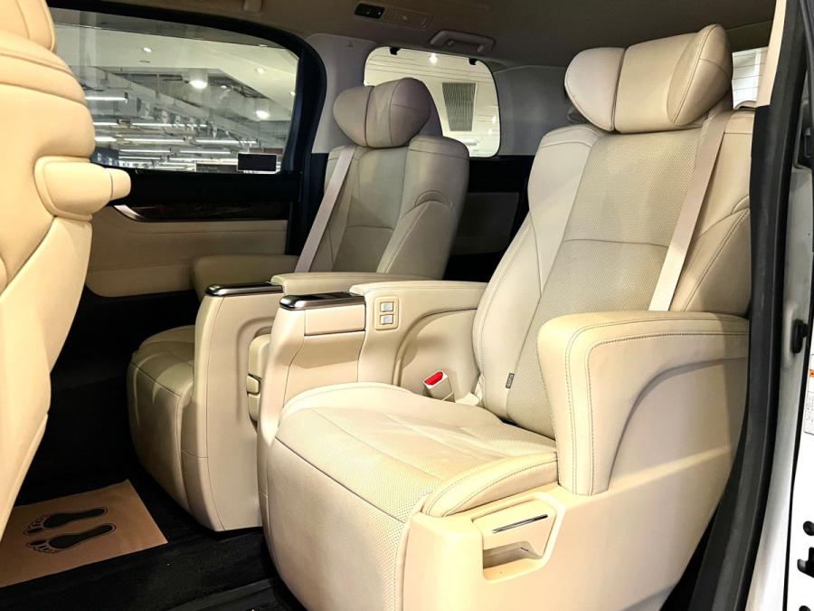 Alphard 2.5 Hybrid - Image 10