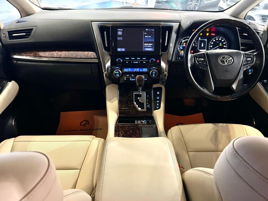 Alphard 2.5 Hybrid - Image 3