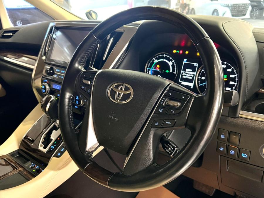 Alphard 2.5 Hybrid - Image 5