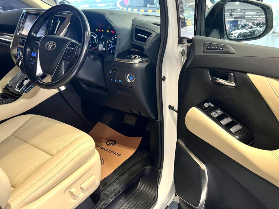 Alphard 2.5 Hybrid - Image 6