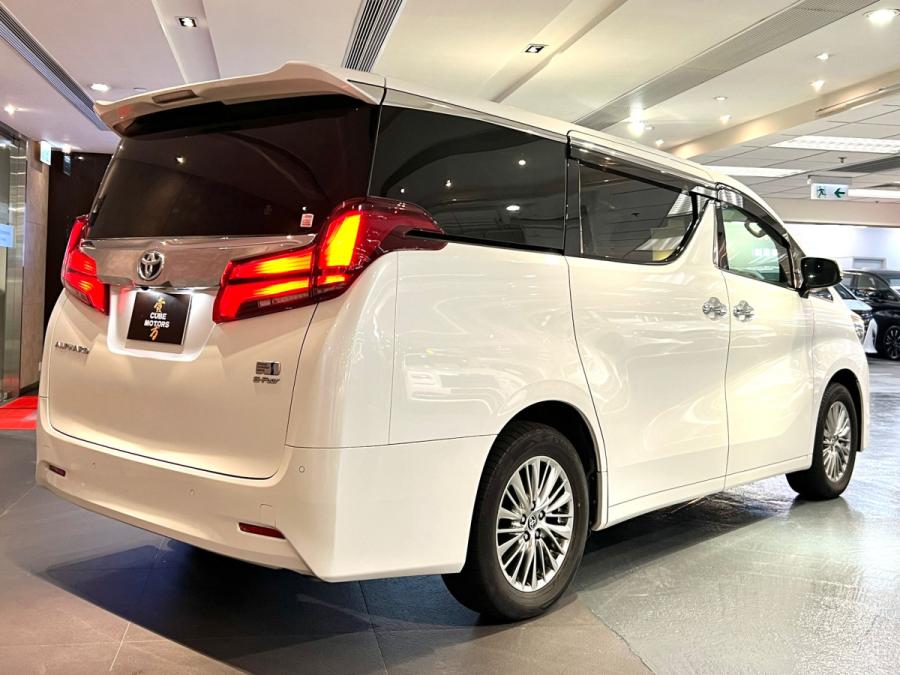 Alphard 2.5 Hybrid - Image 2