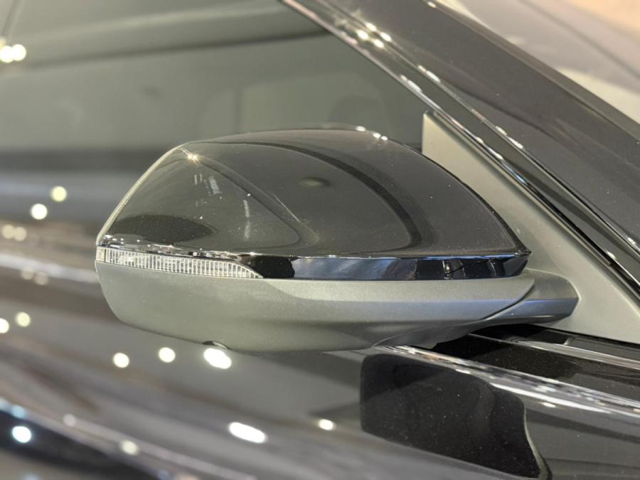RS Q8 Quattro - Image 4