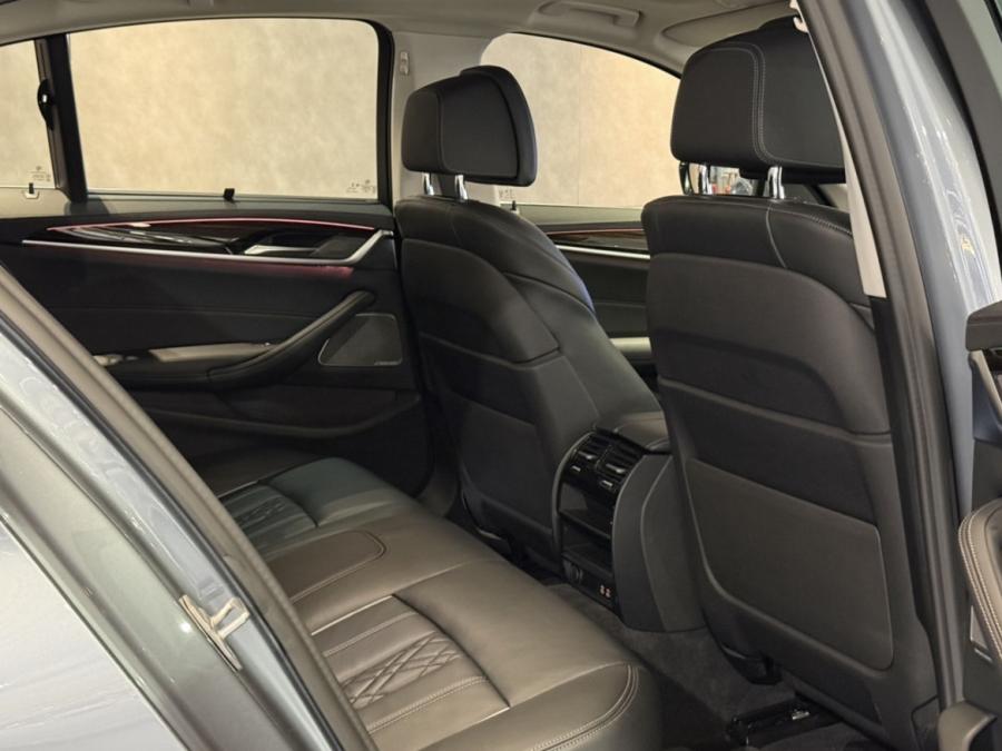 530i - Image 6
