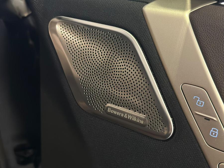 IX xDrive40 - Image 10