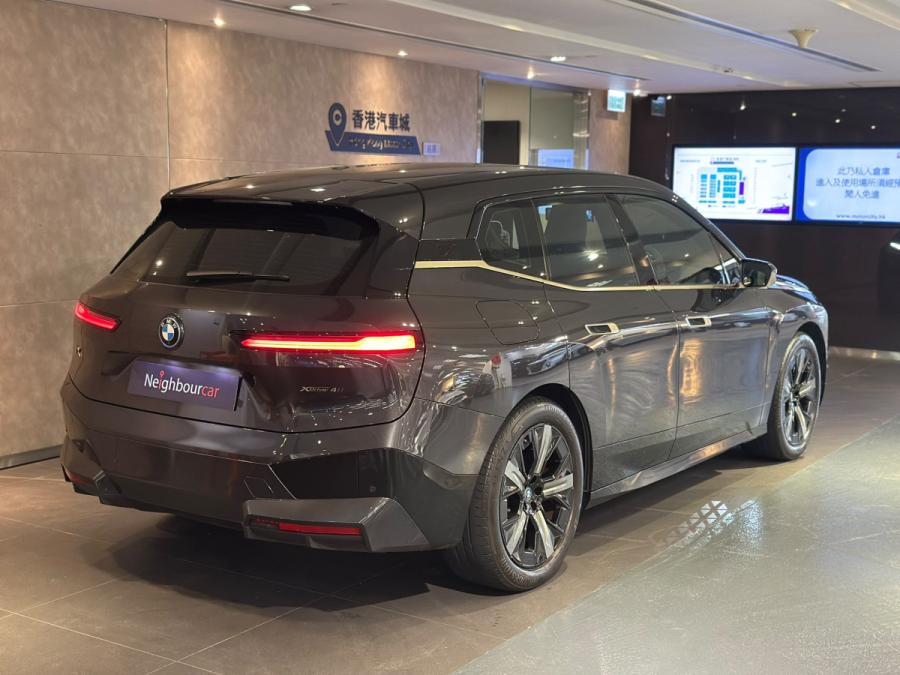 IX xDrive40 - Image 6