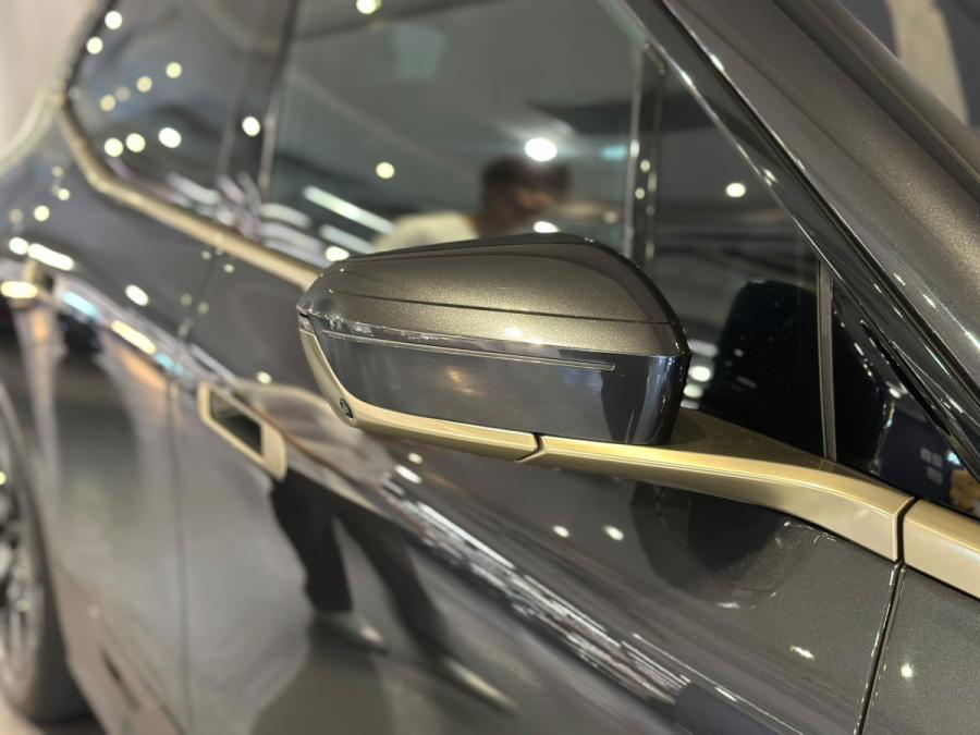 IX xDrive40 - Image 7