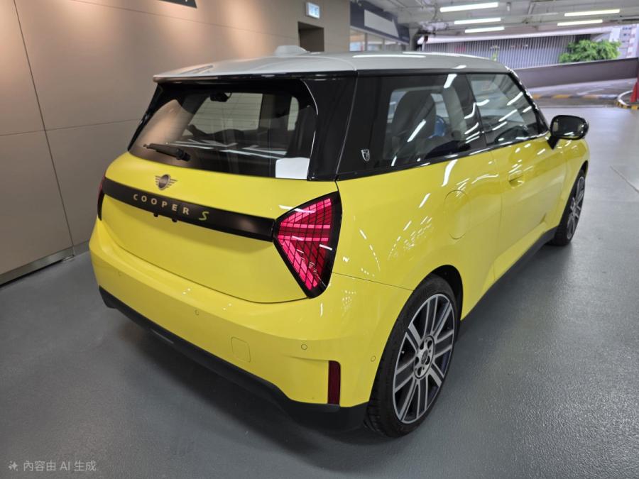 Mini Cooper SE - Image 2
