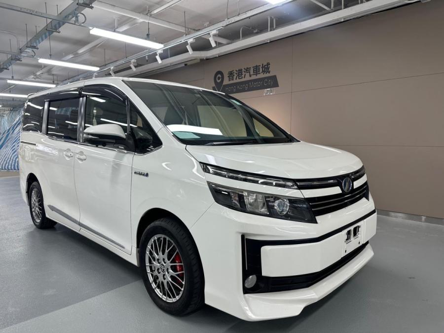 TOYOTA Voxy Hybrid 1.8