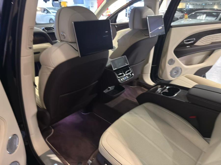 Bentayga V8 EWB - Image 8