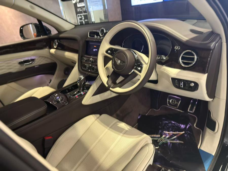 Bentayga V8 EWB - Image 6