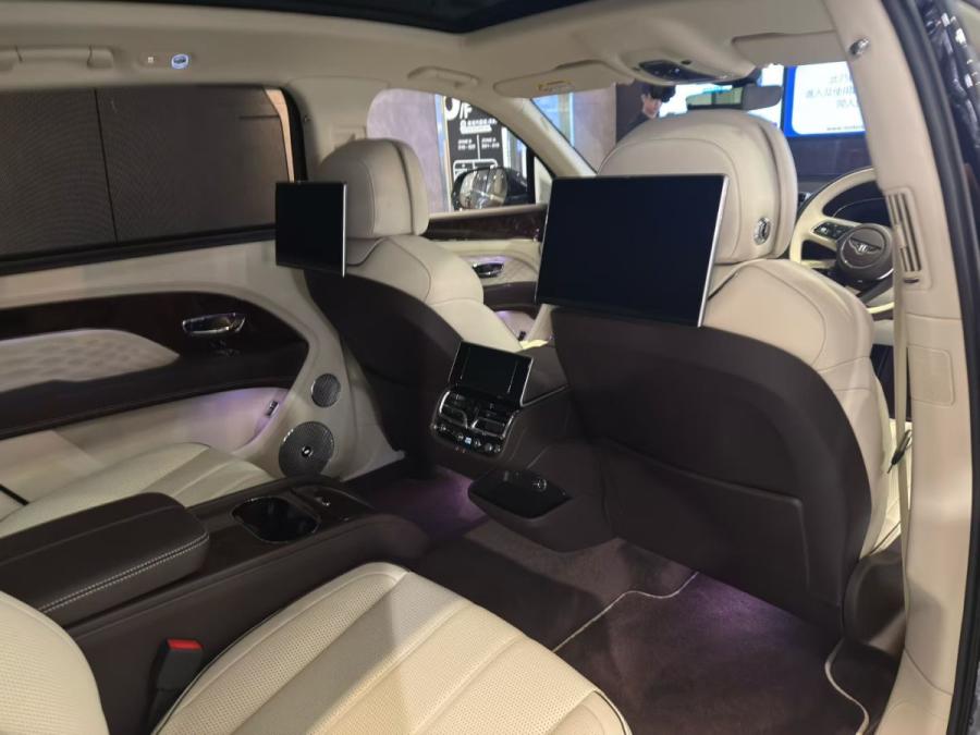 Bentayga V8 EWB - Image 7