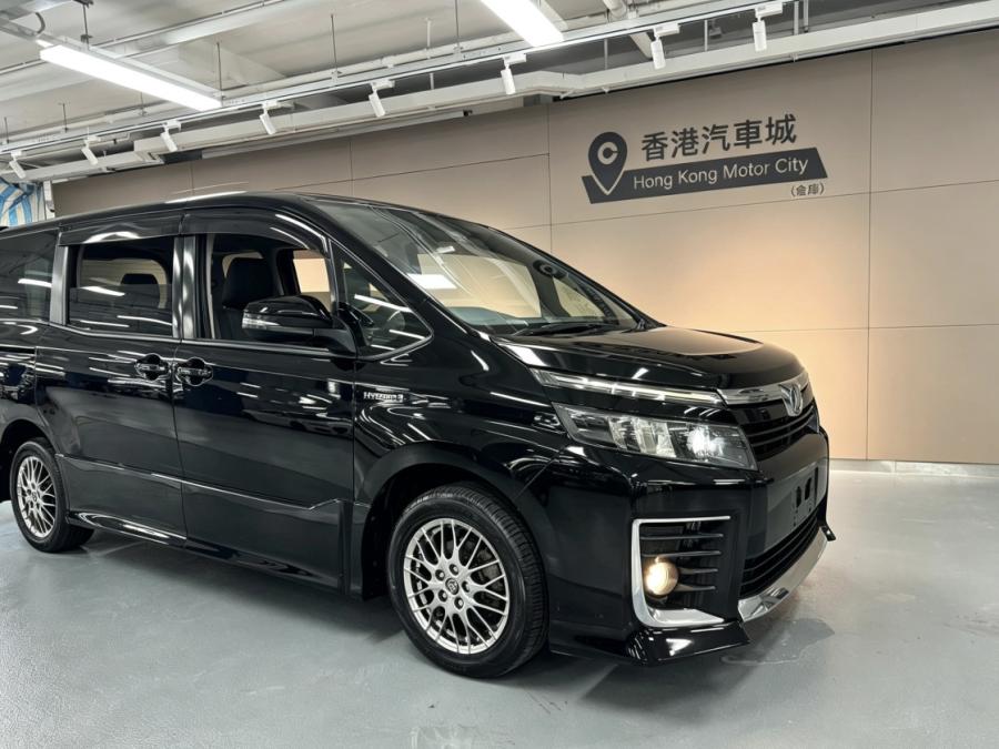 TOYOTA VOXY HYBRID ZS