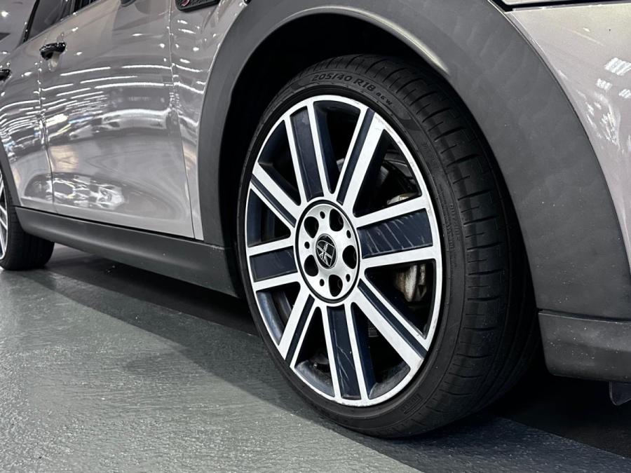 Mini Copper S 5-Door (F55) - Image 11