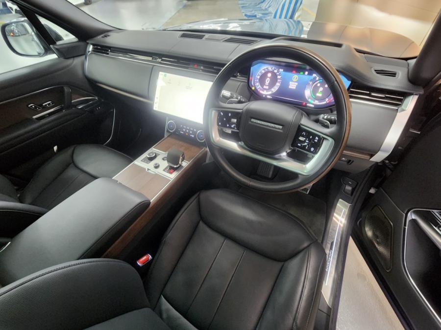 RANGE ROVER P510E - Image 10