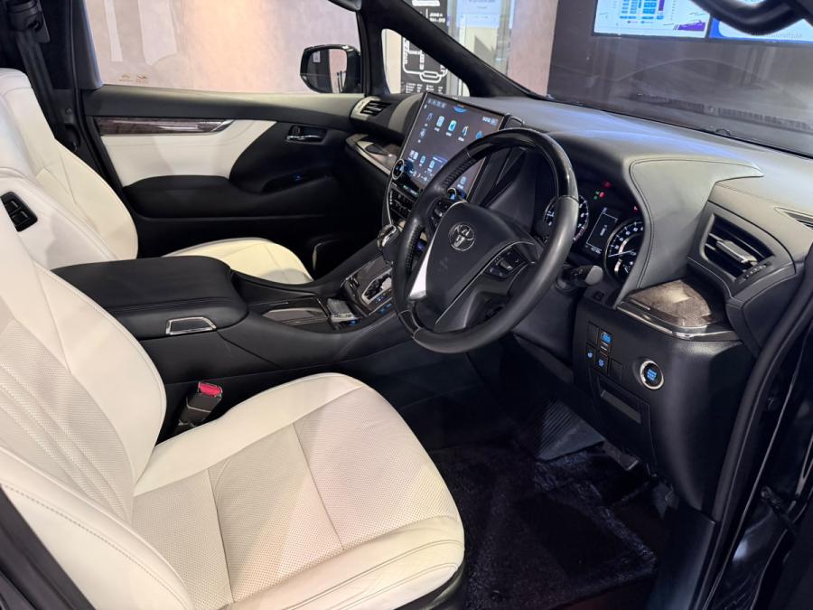 Alphard 3.5 Executive Lounge - Image 4