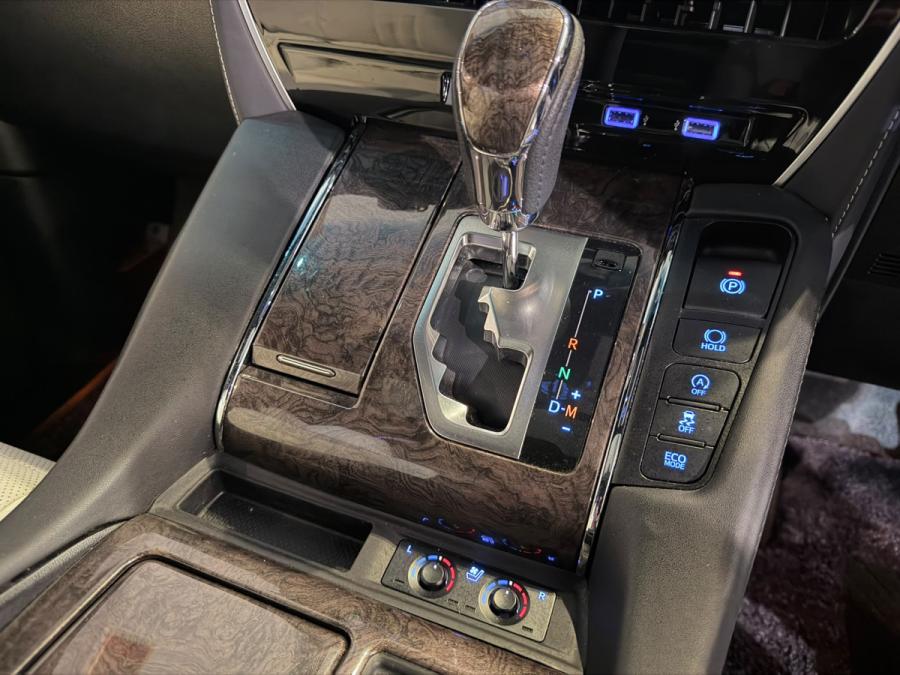 Alphard 3.5 Executive Lounge - Image 8