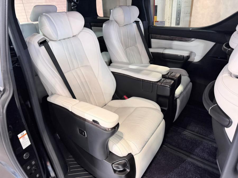 Alphard 3.5 Executive Lounge - Image 9