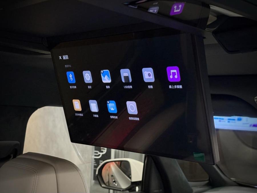 009 AWD - Image 13