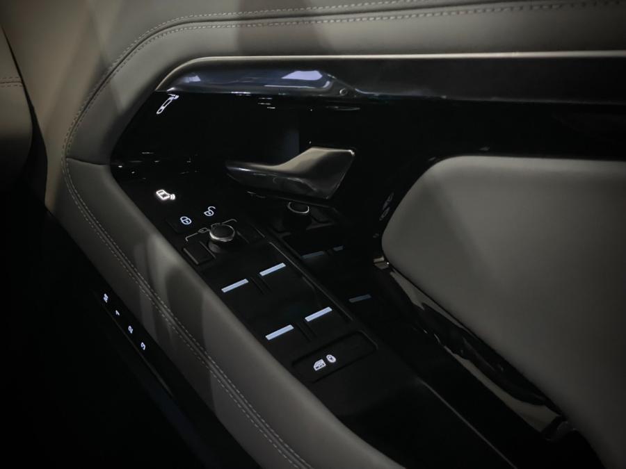 Evoque P250 R-DYN HSE - Image 7