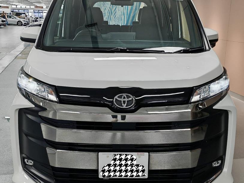 TOYOTA 豐田 NOAH DELUXE