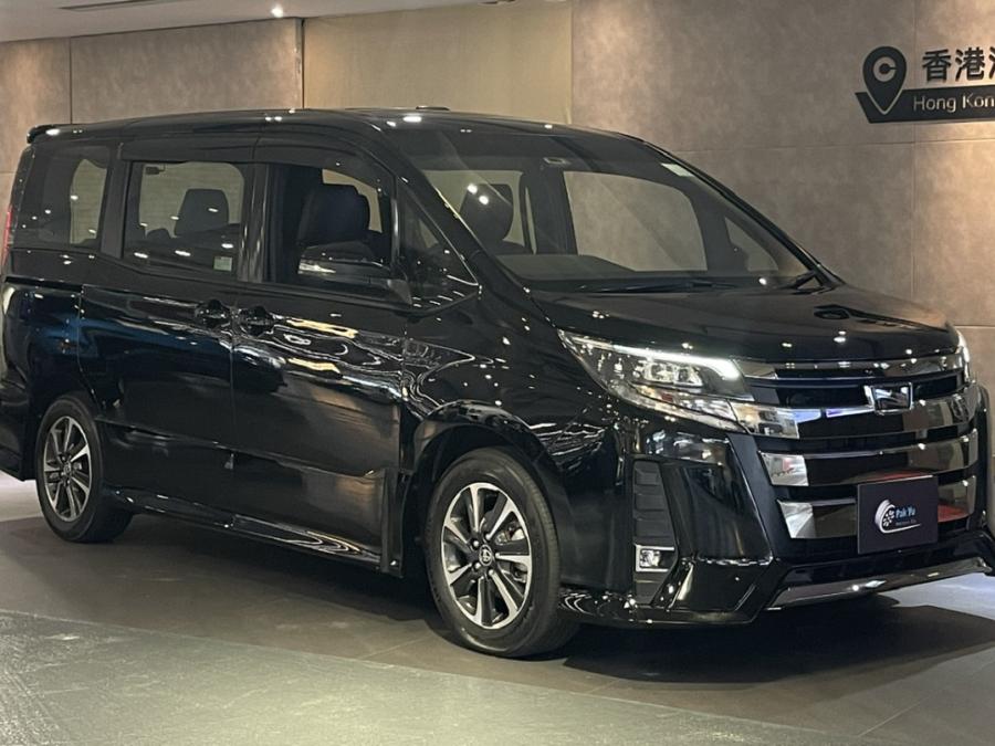 TOYOTA 豐田 Noah (Deluxe)