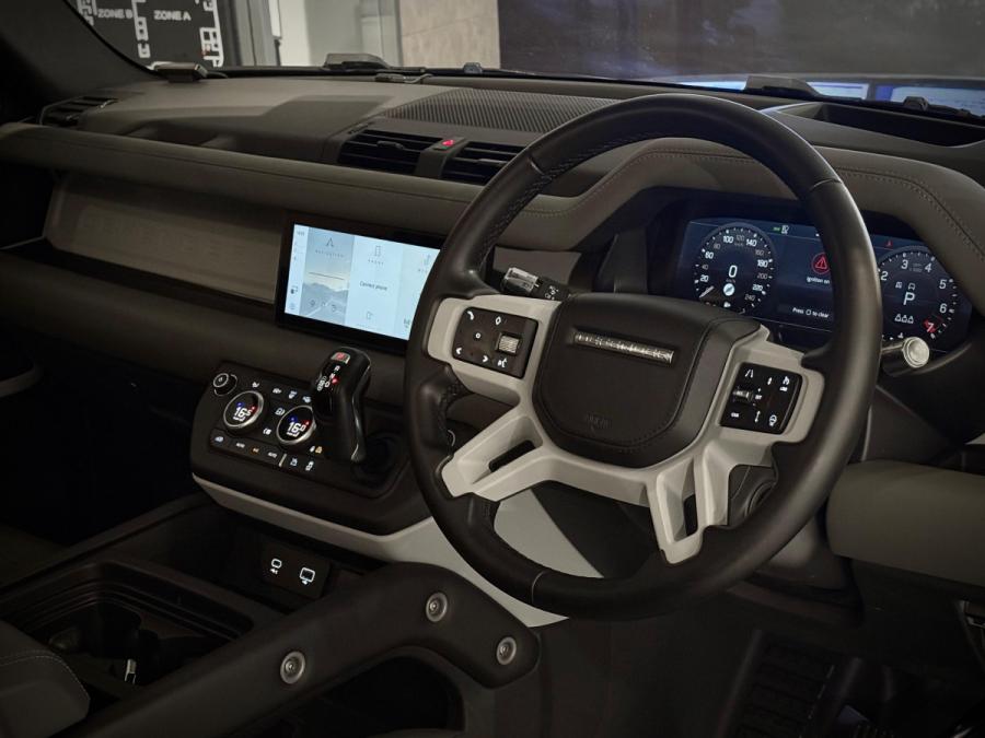 DEFENDER 90 P300 HSE - Image 7