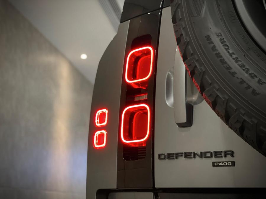 DEFENDER 90 P300 HSE - Image 5