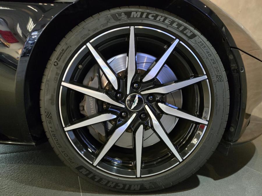 DB11 V12 - Image 5