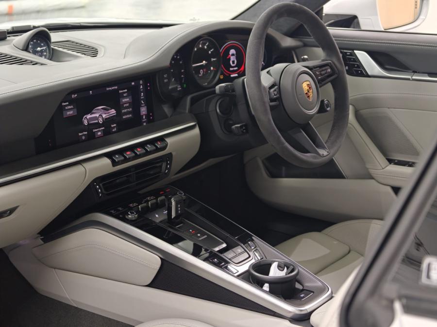 911 992 CARRERA 4S - Image 16
