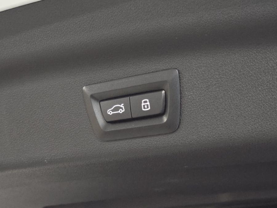IX1 XDRIVE30 M SPORT - Image 15