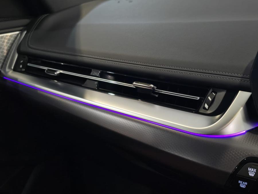 IX1 XDRIVE30 M SPORT - Image 14