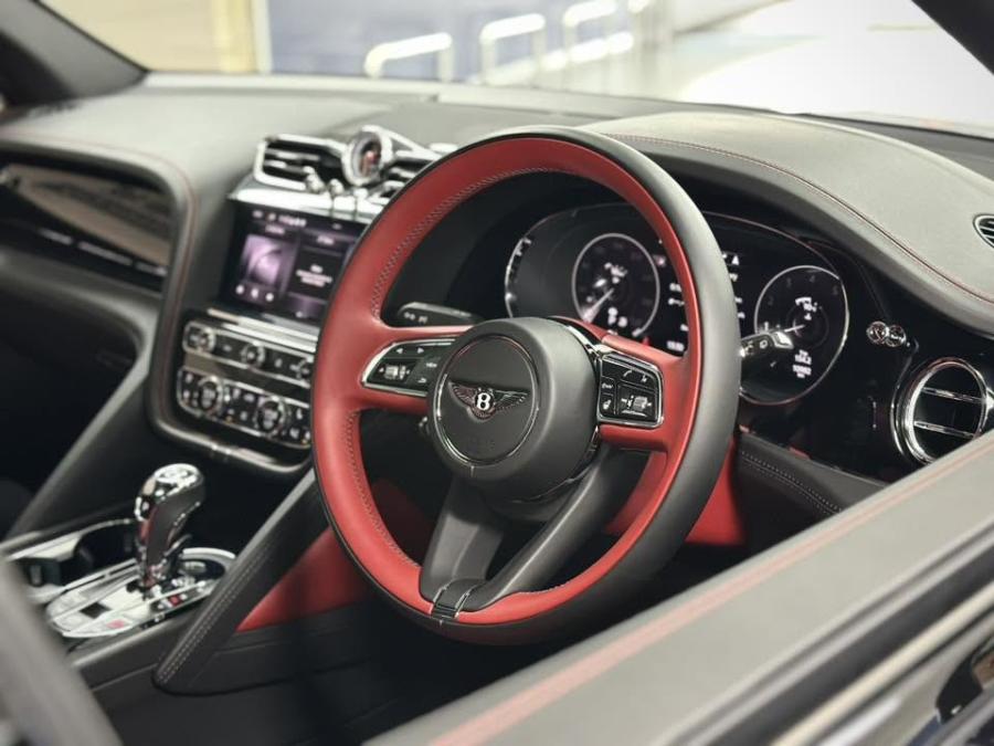BENTAYGA V8 - Image 4