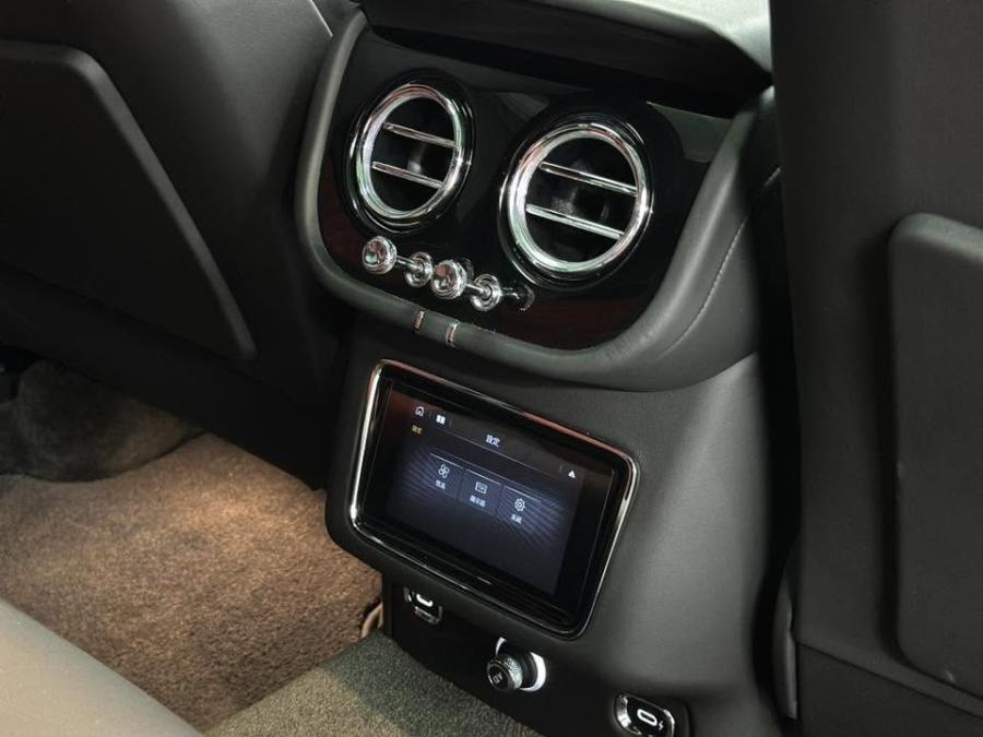 BENTAYGA V8 - Image 10