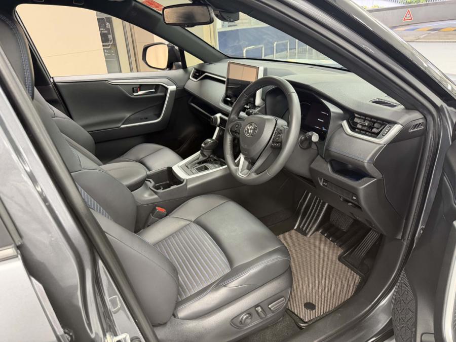 RAV4 hybrid - Image 3