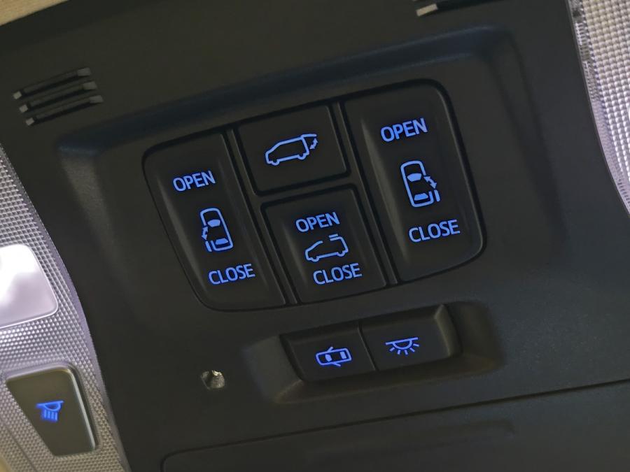 ALPHARD EXECUTIVE LOUNGE - Image 12