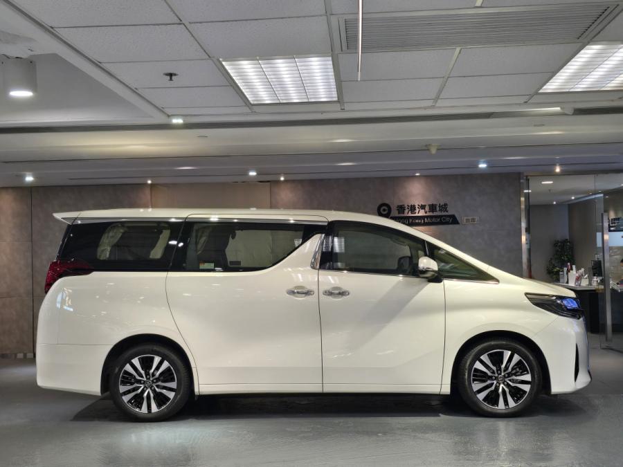 ALPHARD EXECUTIVE LOUNGE - Image 2