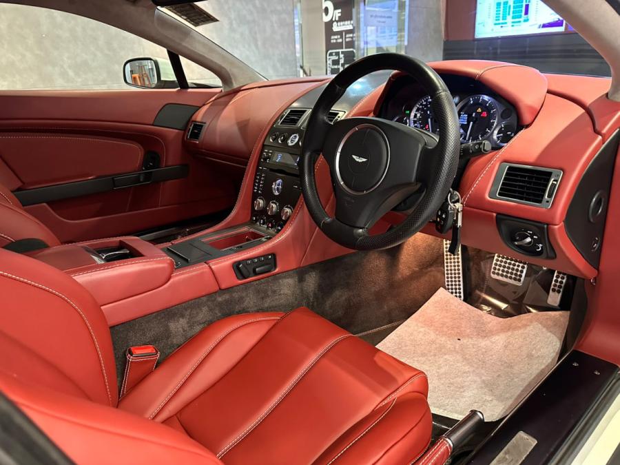 V8 Vantage - Image 10