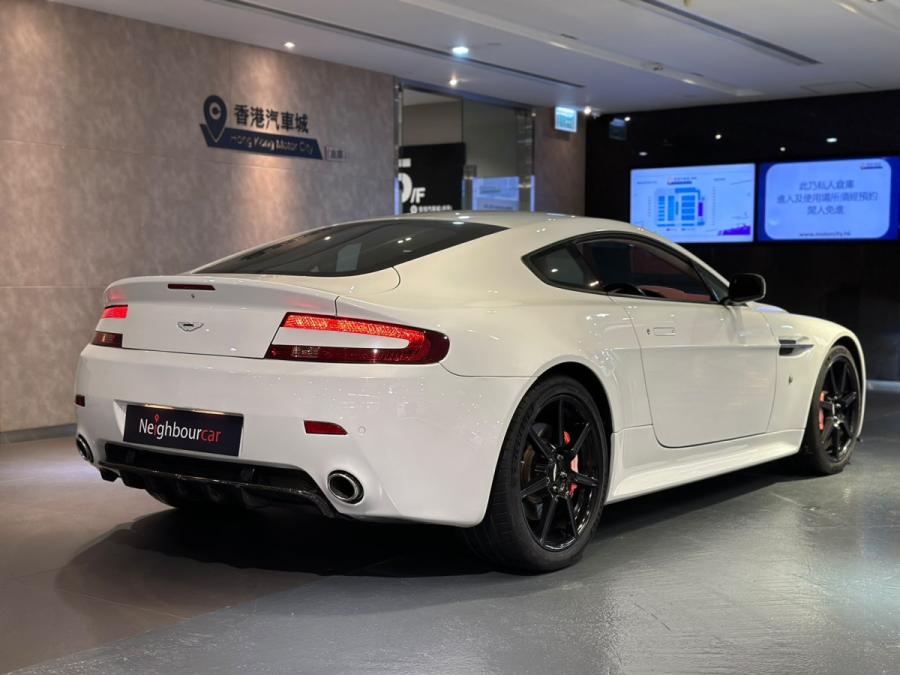 V8 Vantage - Image 2