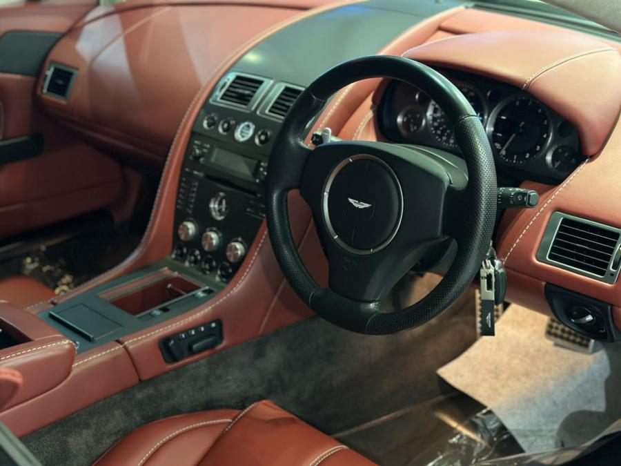 V8 Vantage - Image 6