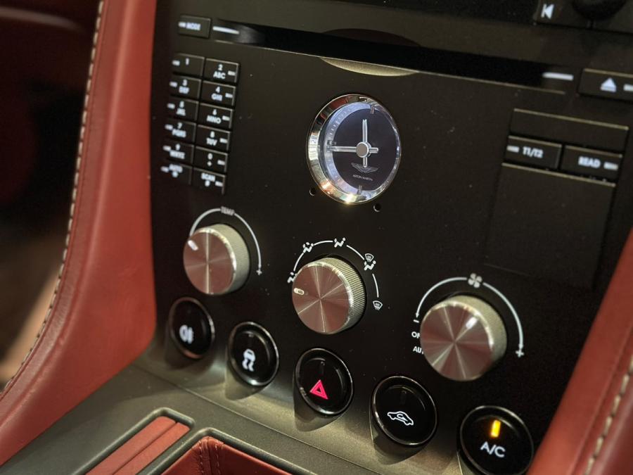 V8 Vantage - Image 7