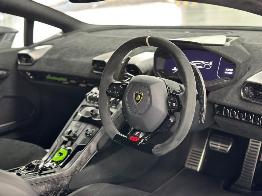 Huracan Performante - Image 8